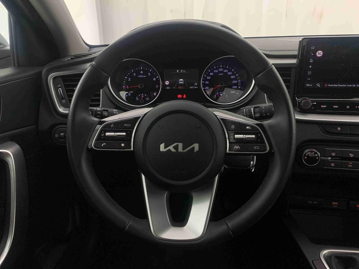 kia-xceed-2025-gasolina-998cc
