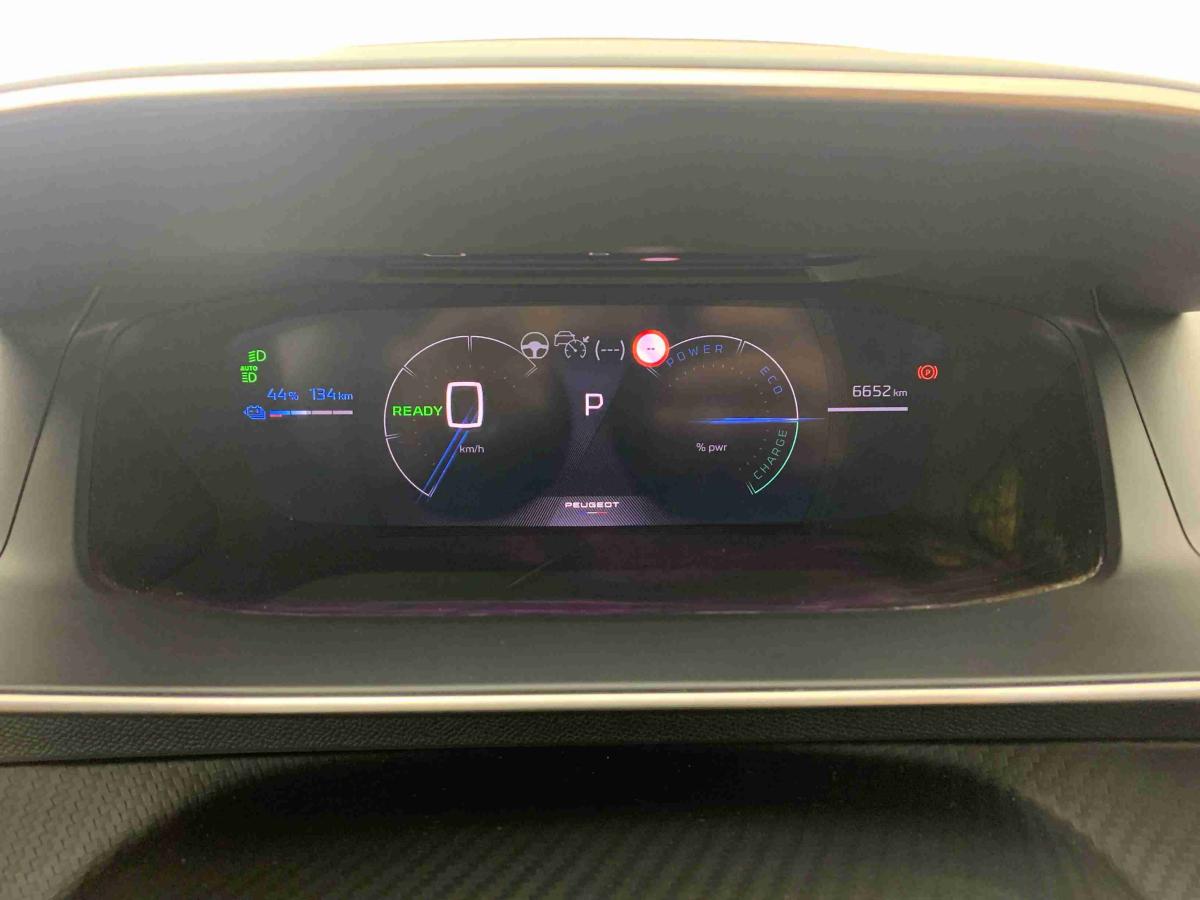 peugeot-e-2008-2025-eletrico-0cc