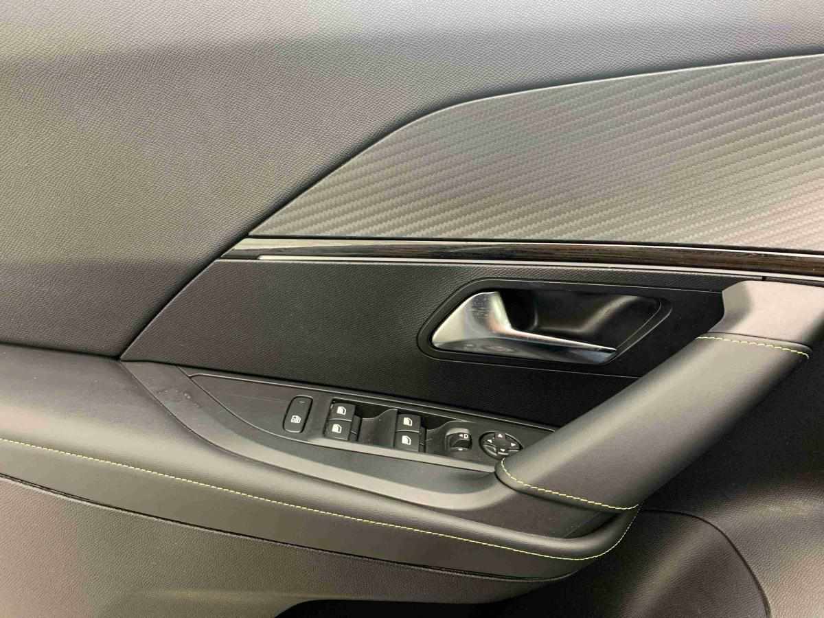 peugeot-e-2008-2025-eletrico-0cc