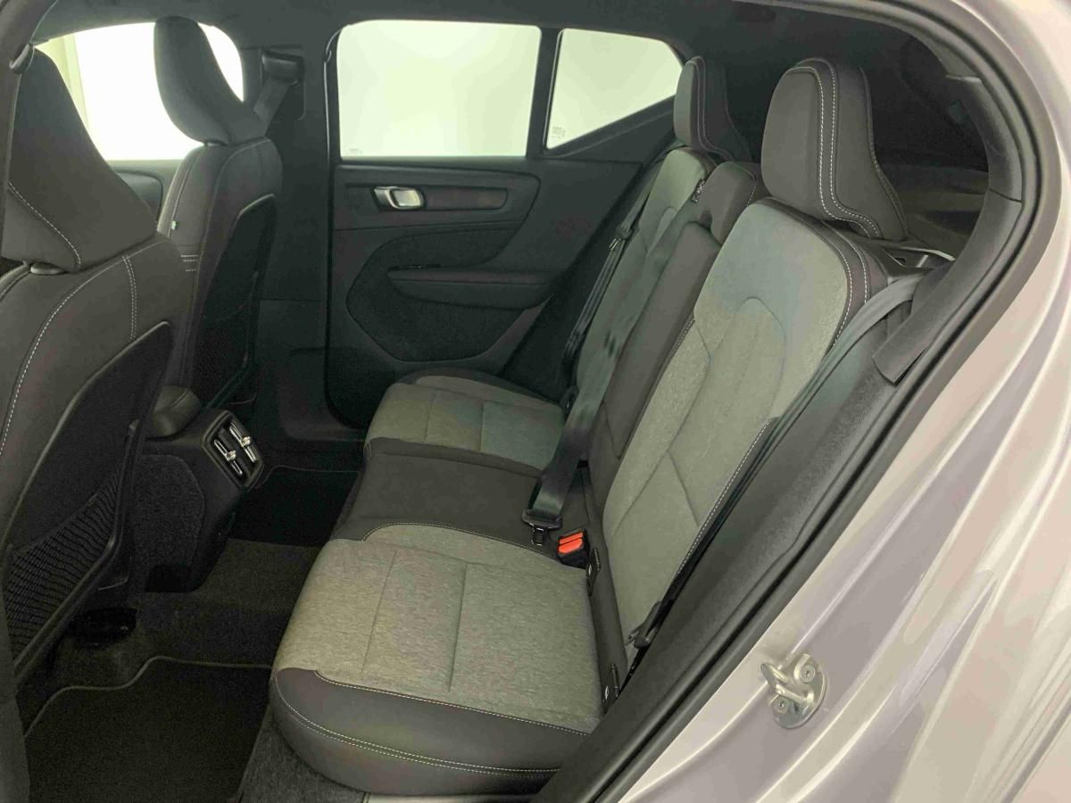 volvo-xc40-2025-gasolina-1969cc