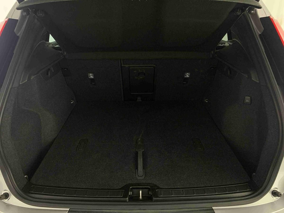volvo-xc40-2025-gasolina-1969cc