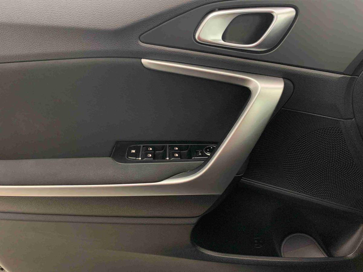 kia-xceed-2025-gasolina-998cc
