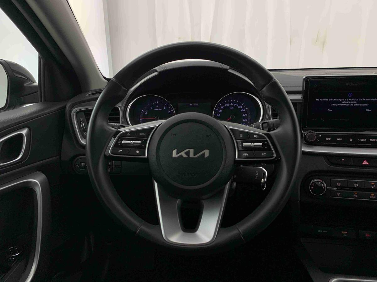 kia-xceed-2025-gasolina-998cc