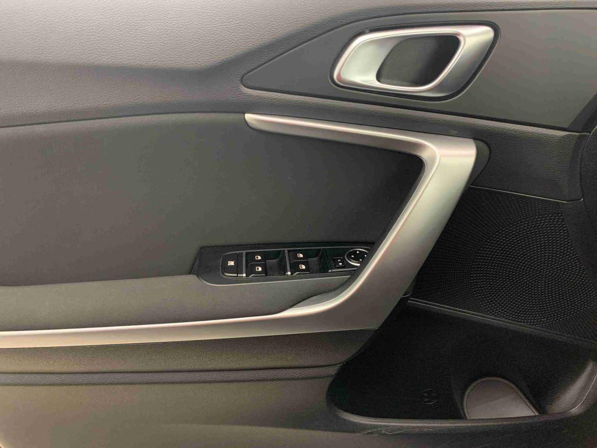 kia-xceed-2025-gasolina-998cc