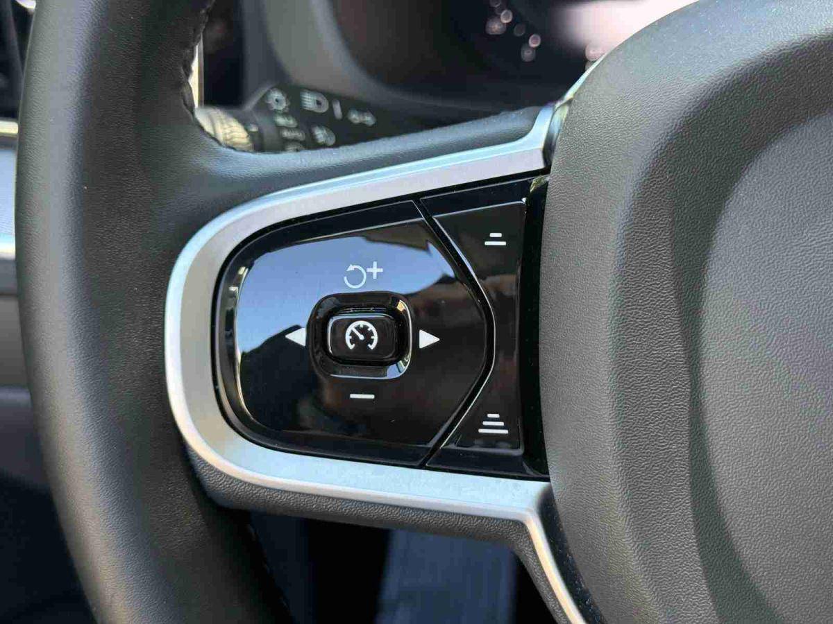 volvo-xc60-2025-hibrido-1969cc