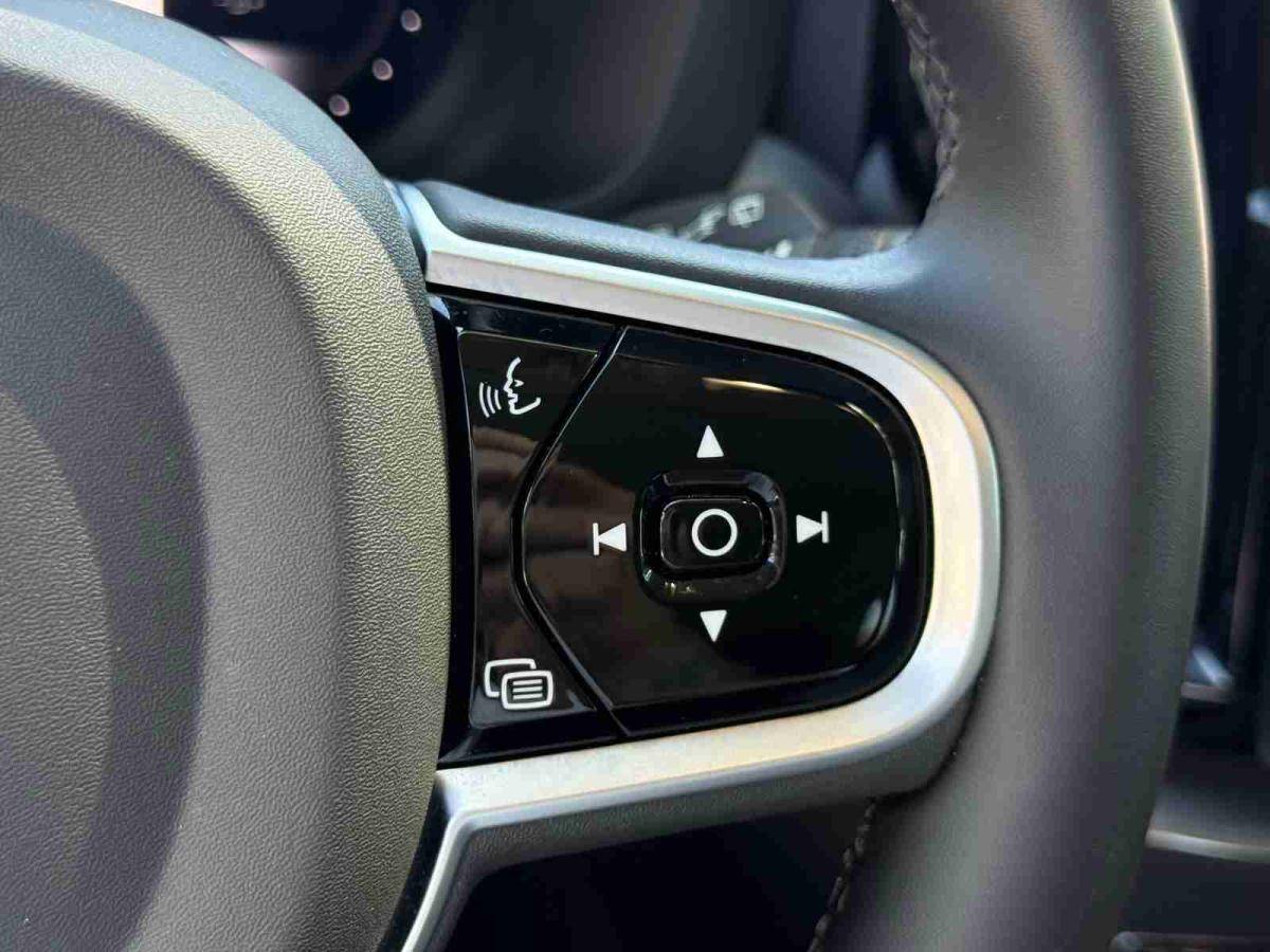 volvo-xc60-2025-hibrido-1969cc