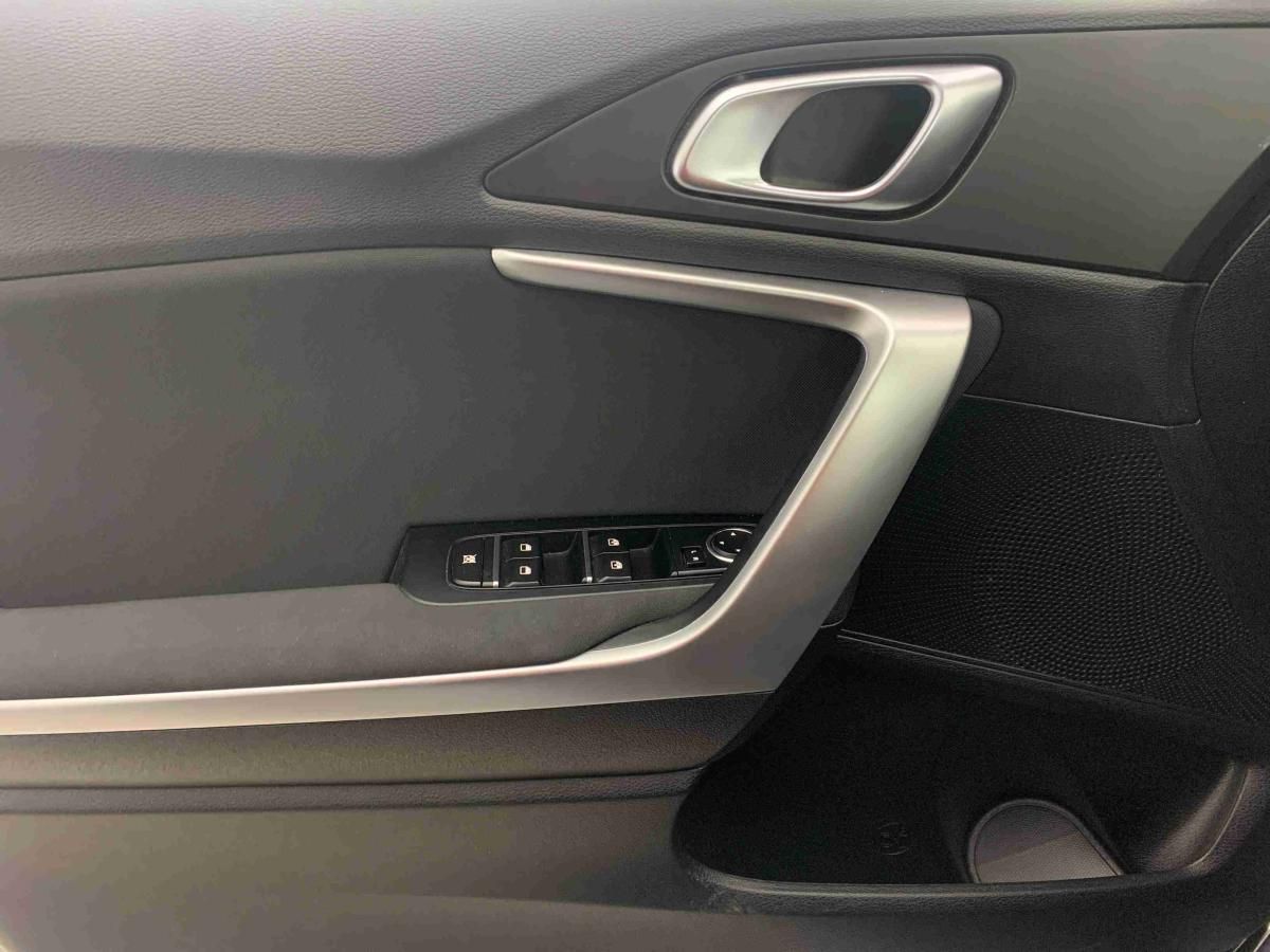 kia-xceed-2025-gasolina-998cc