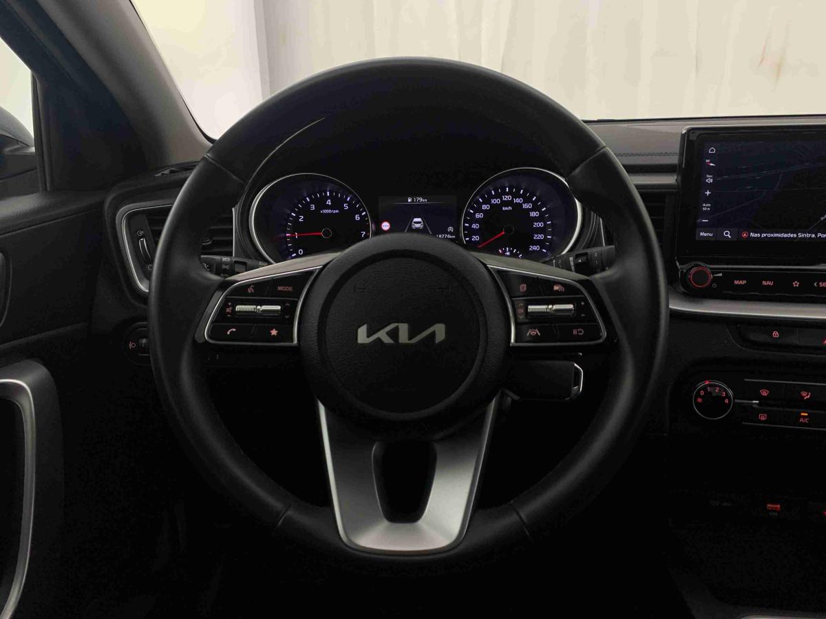 kia-xceed-2025-gasolina-998cc