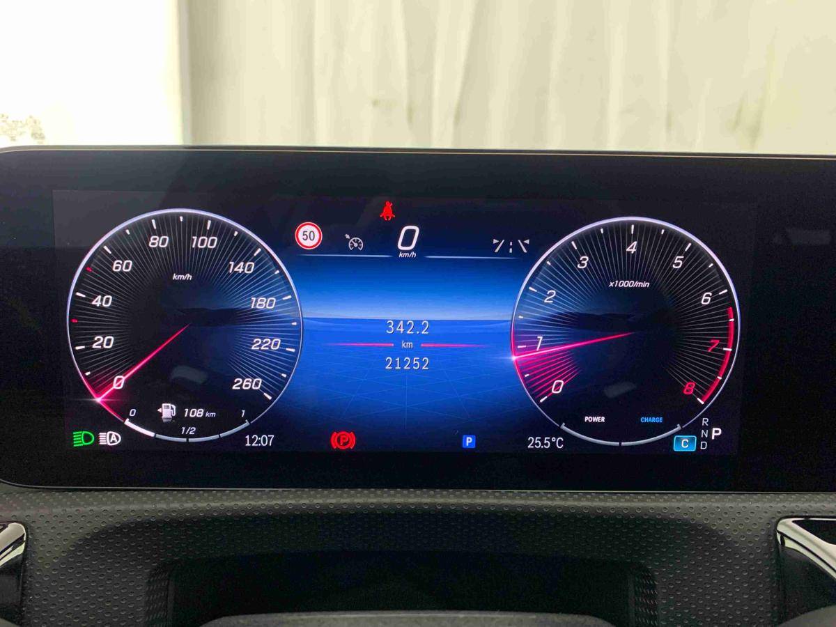 mercedes-benz-200-2025-gasolina-1332cc
