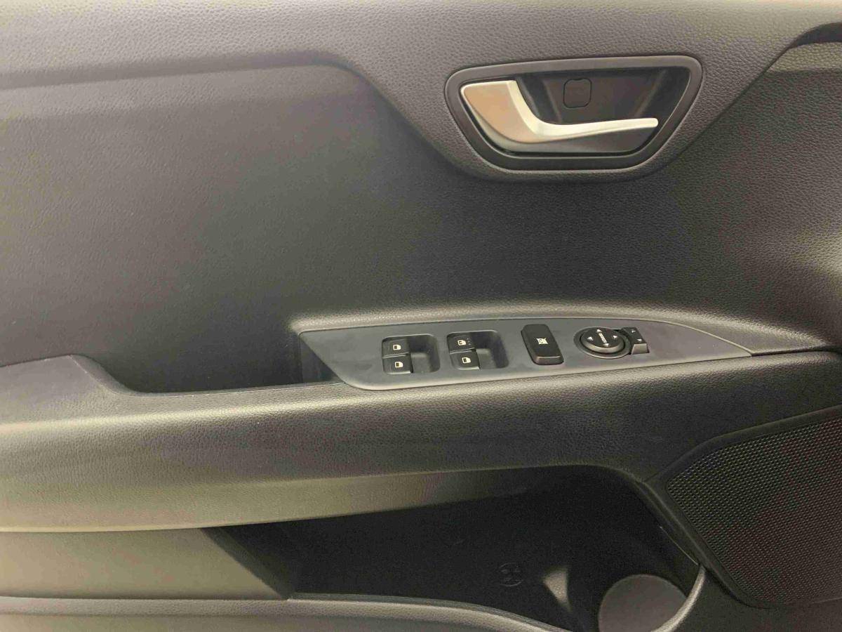 kia-stonic-2025-gasolina-1197cc