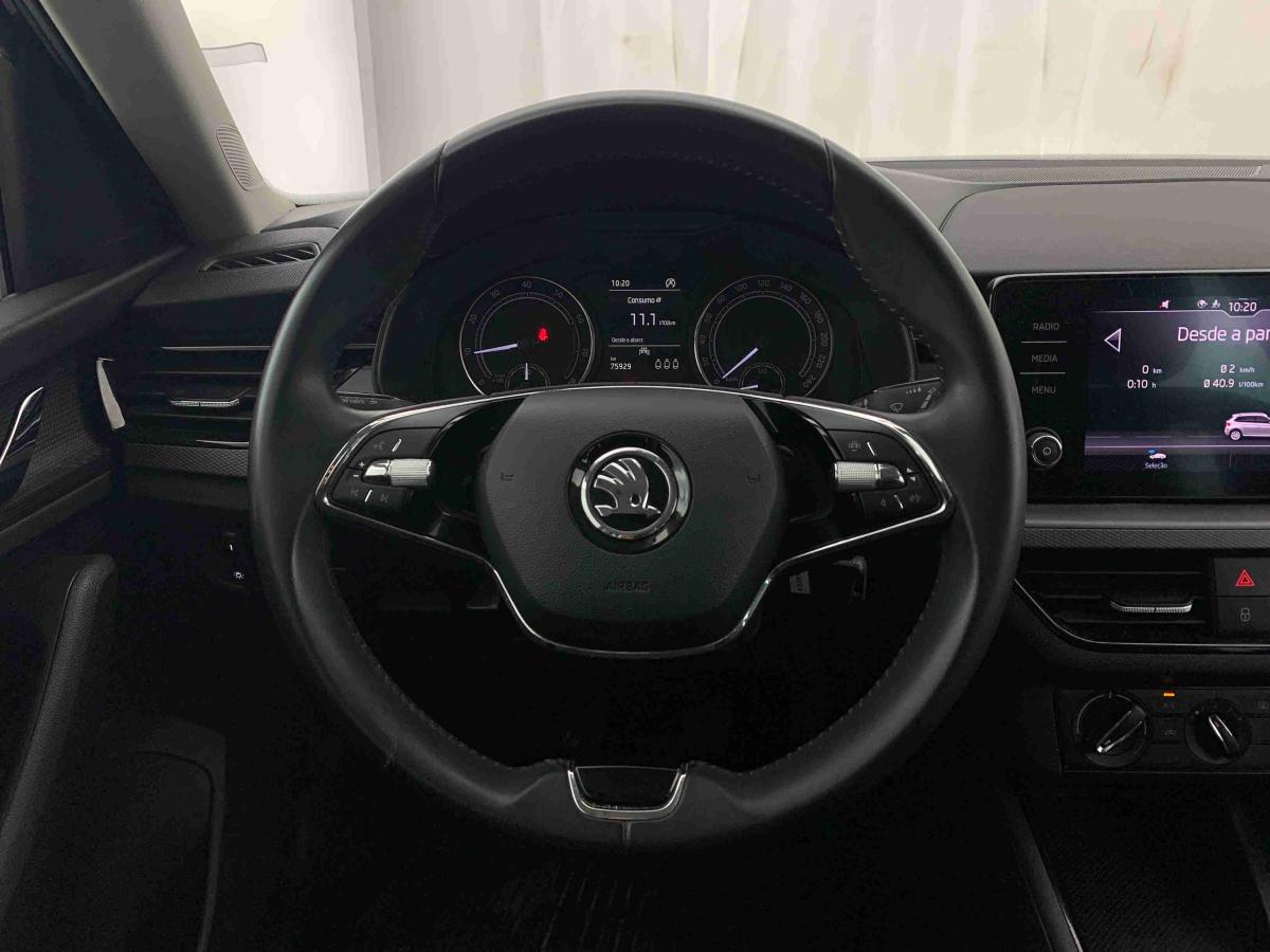 skoda-kamiq-2023-gasolina-999cc