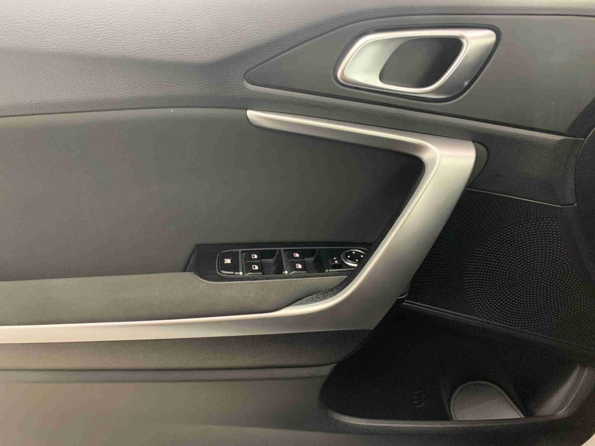 kia-xceed-2025-gasolina-998cc