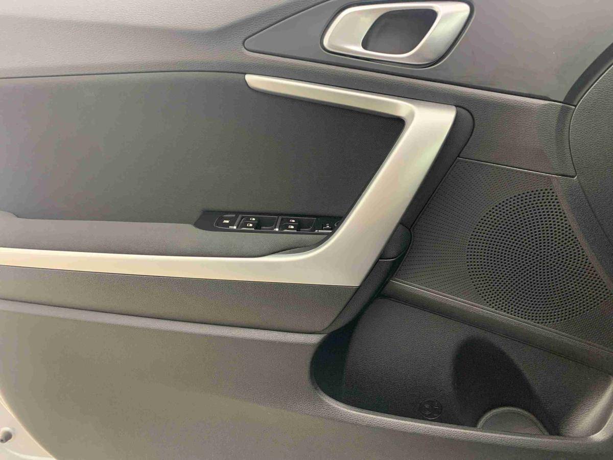 kia-xceed-2025-gasolina-998cc