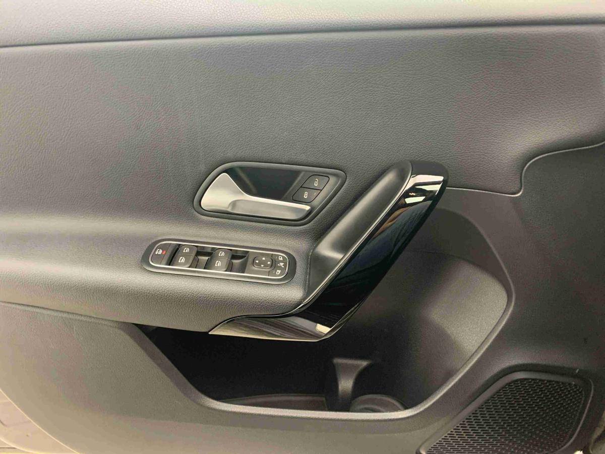 mercedes-benz-180-2019-diesel-1461cc