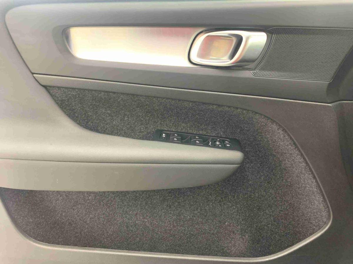 volvo-xc40-2025-gasolina-1969cc
