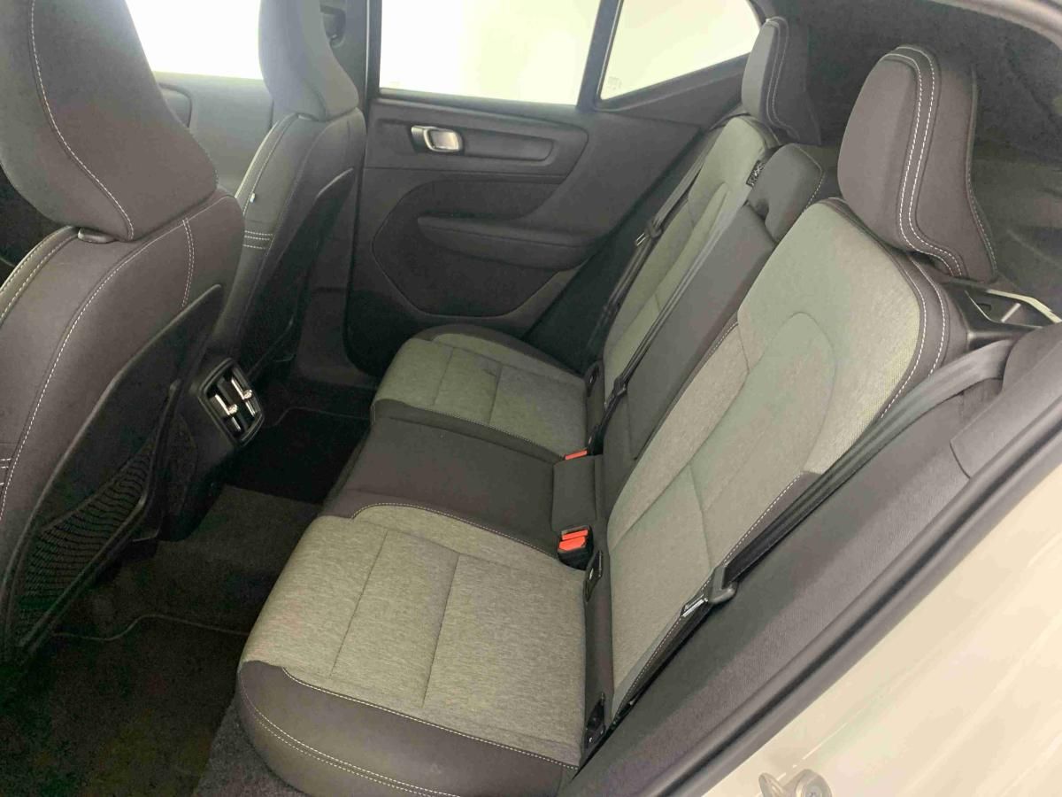 volvo-xc40-2025-gasolina-1969cc