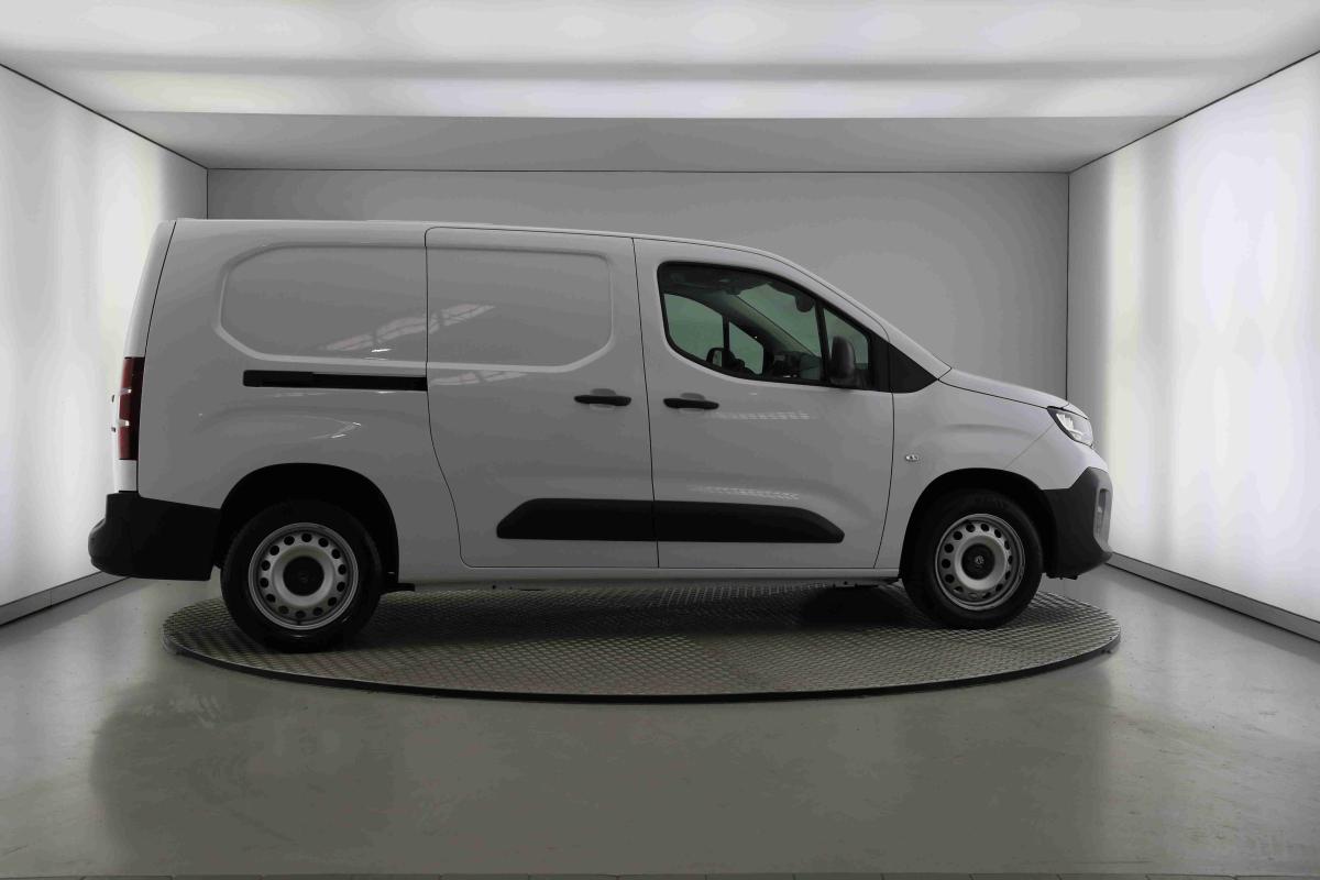 peugeot-partner-2025-diesel-1499cc