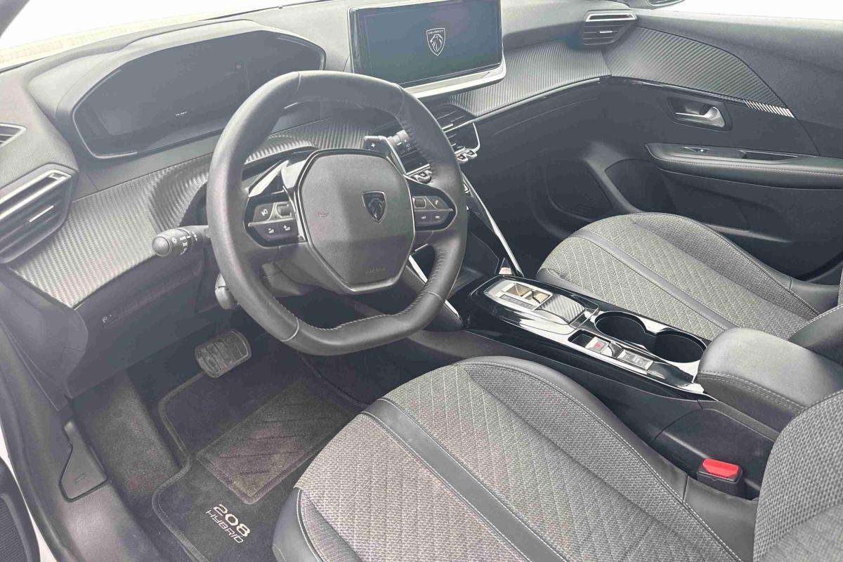 peugeot-208-2025-gasolina-1199cc