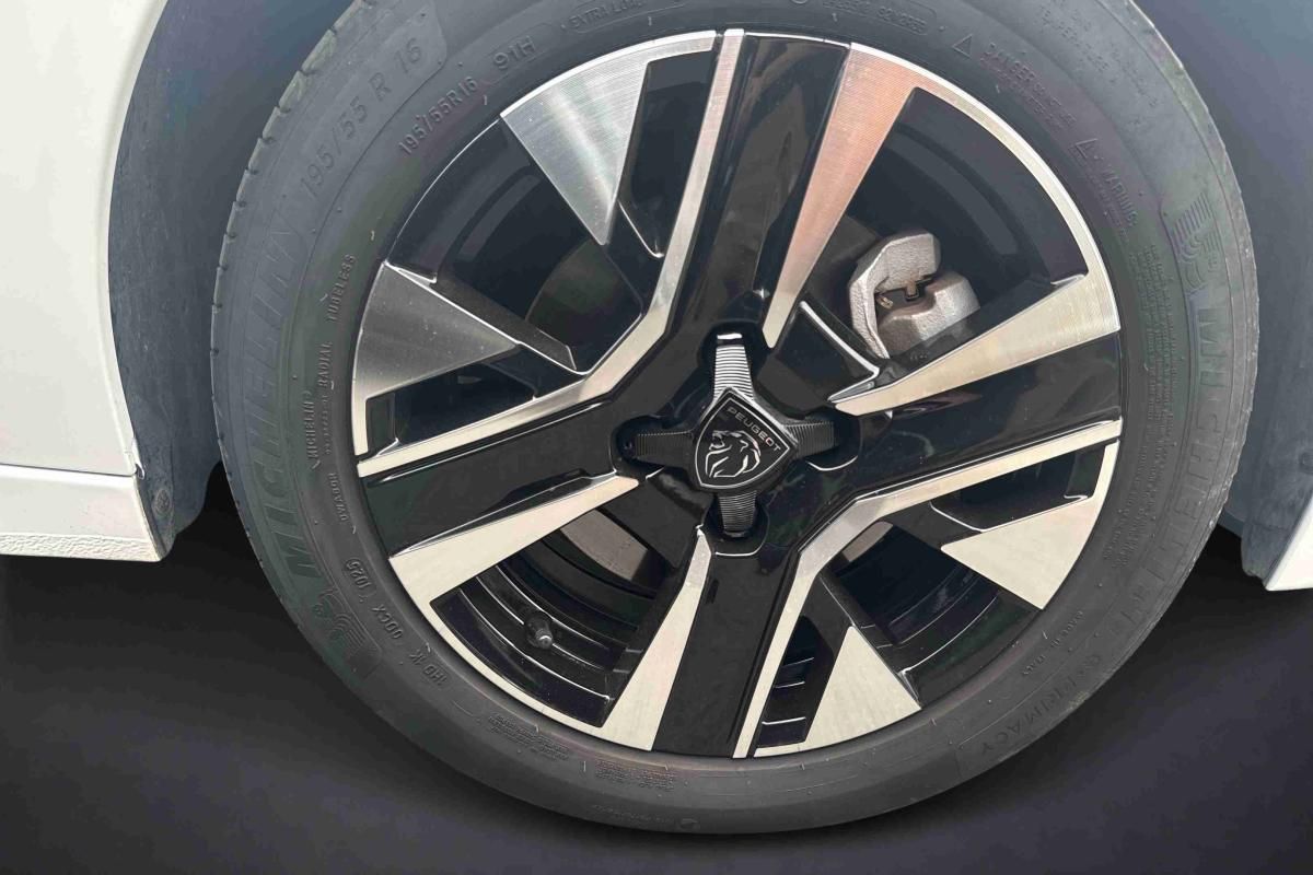 peugeot-208-2025-gasolina-1199cc