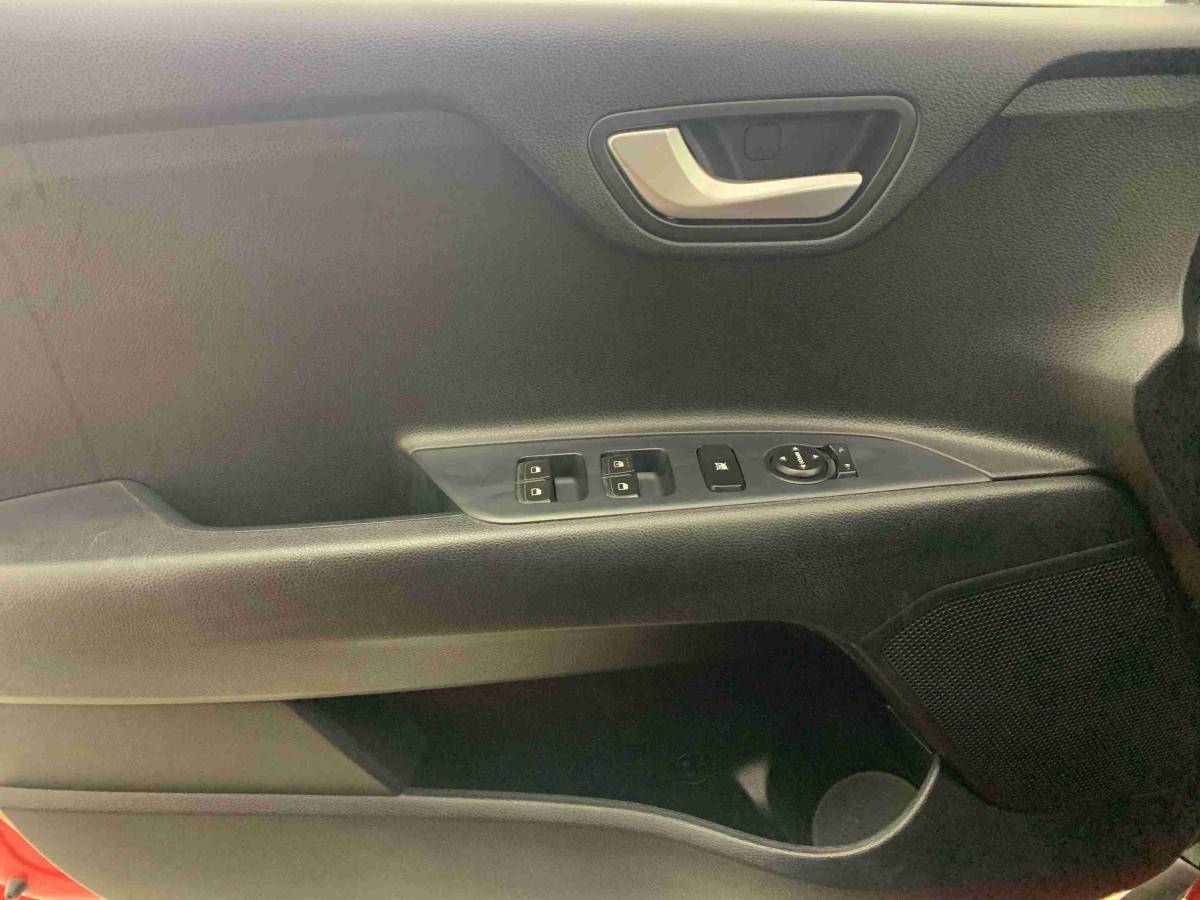 kia-stonic-2025-gasolina-1197cc