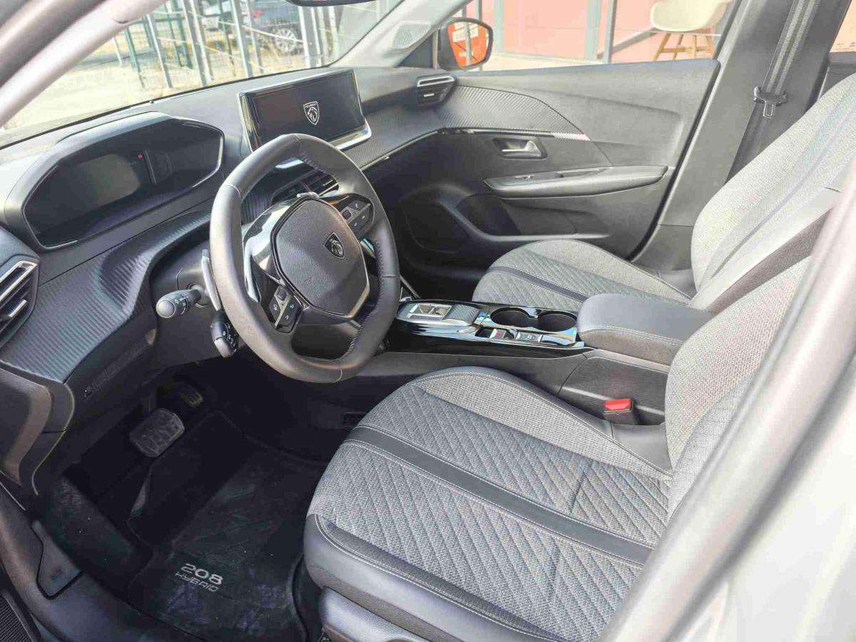 peugeot-208-2025-gasolina-1199cc