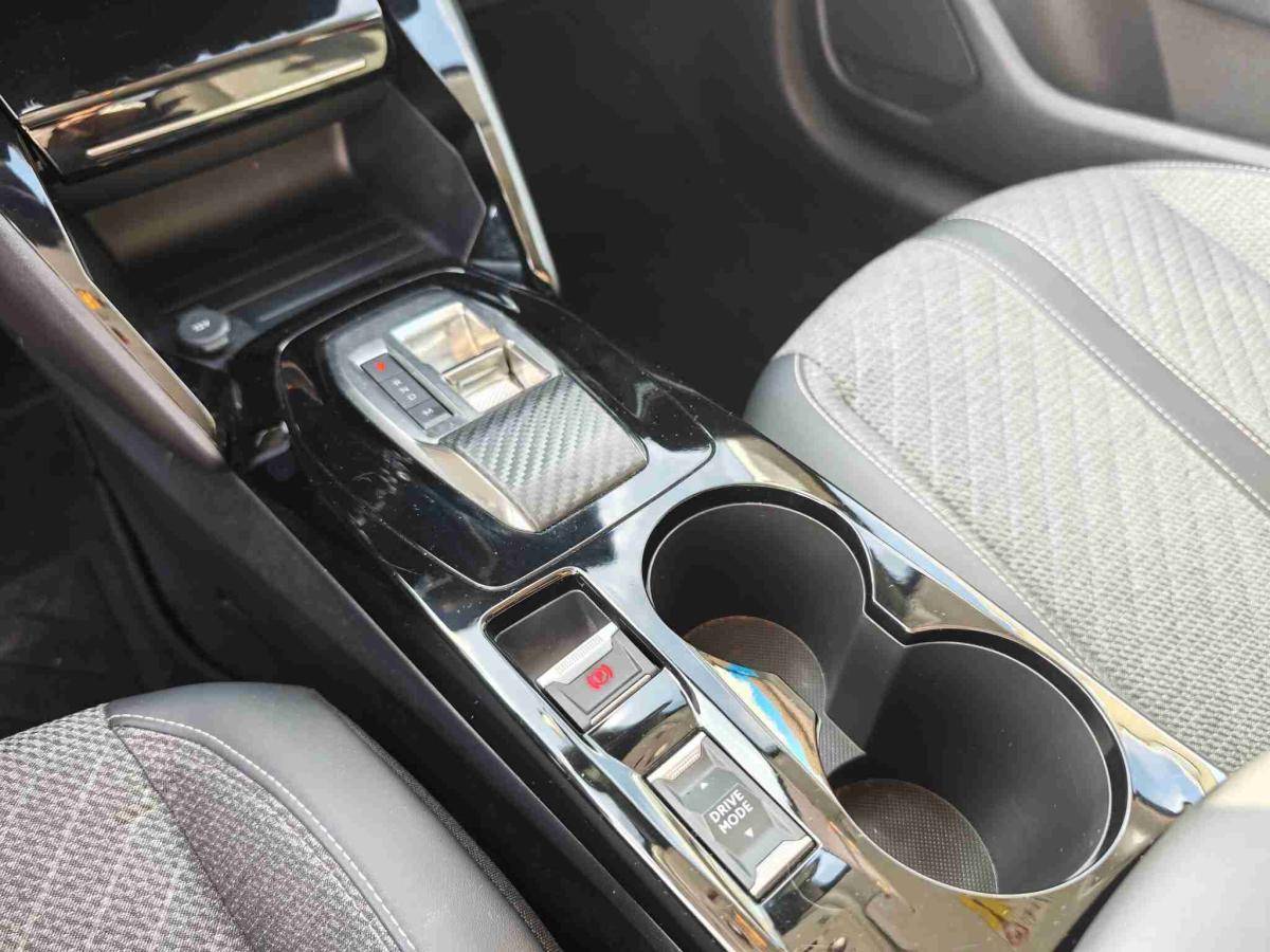 peugeot-208-2025-gasolina-1199cc