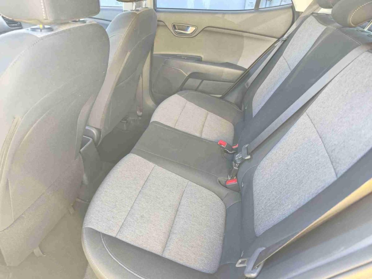kia-stonic-2025-gasolina-1197cc