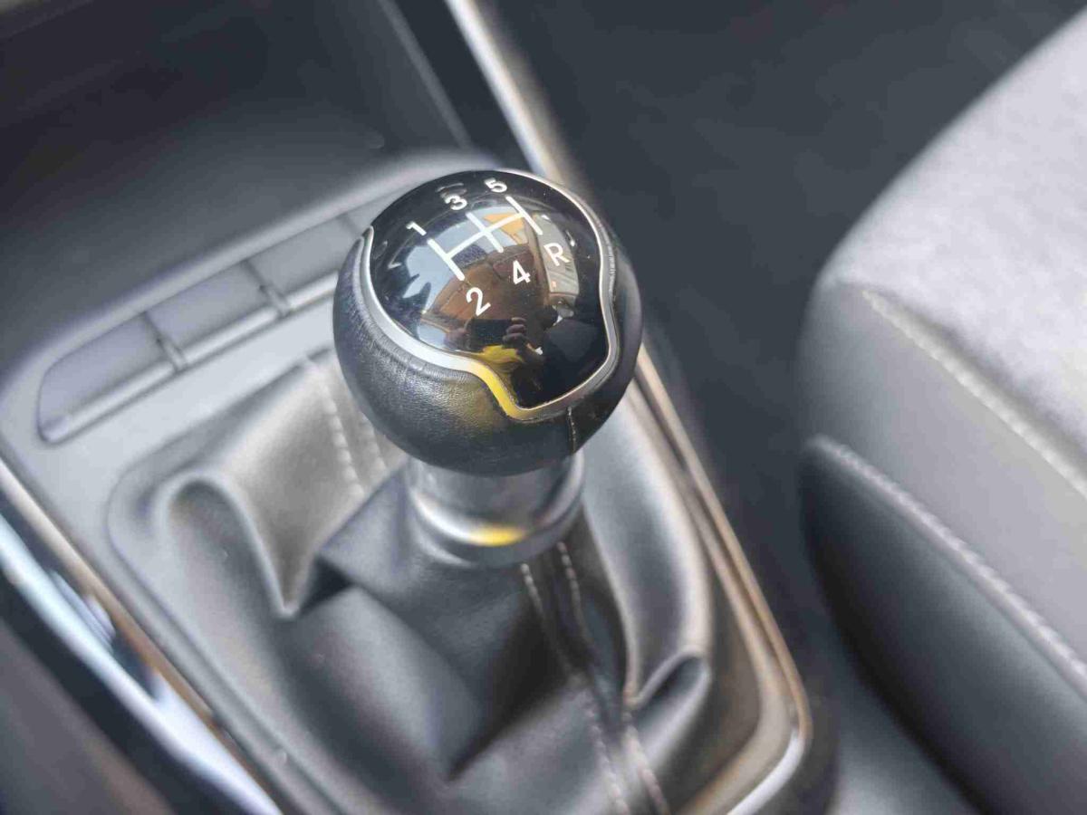 kia-stonic-2025-gasolina-1197cc