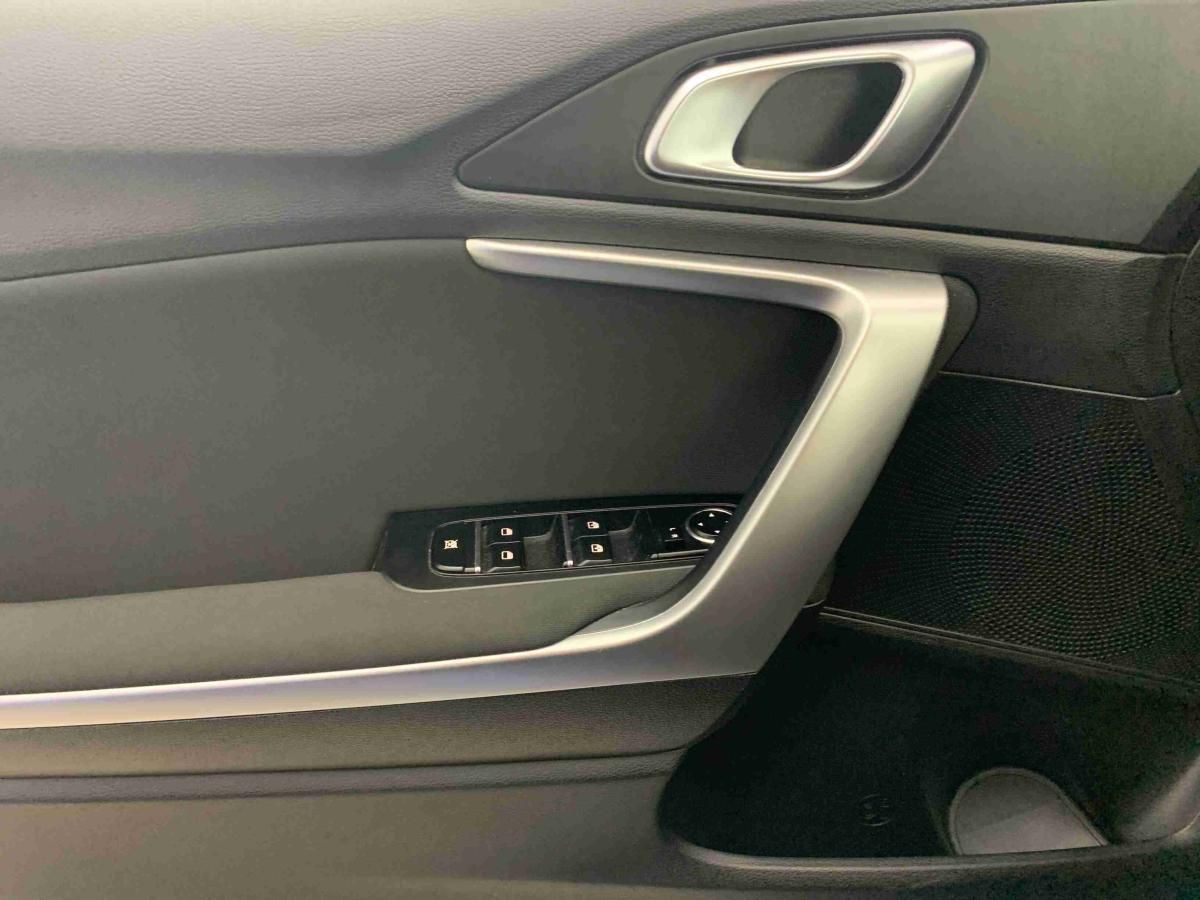 kia-xceed-2025-gasolina-998cc