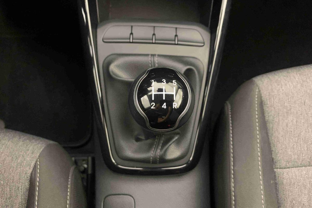 kia-stonic-2025-gasolina-1197cc