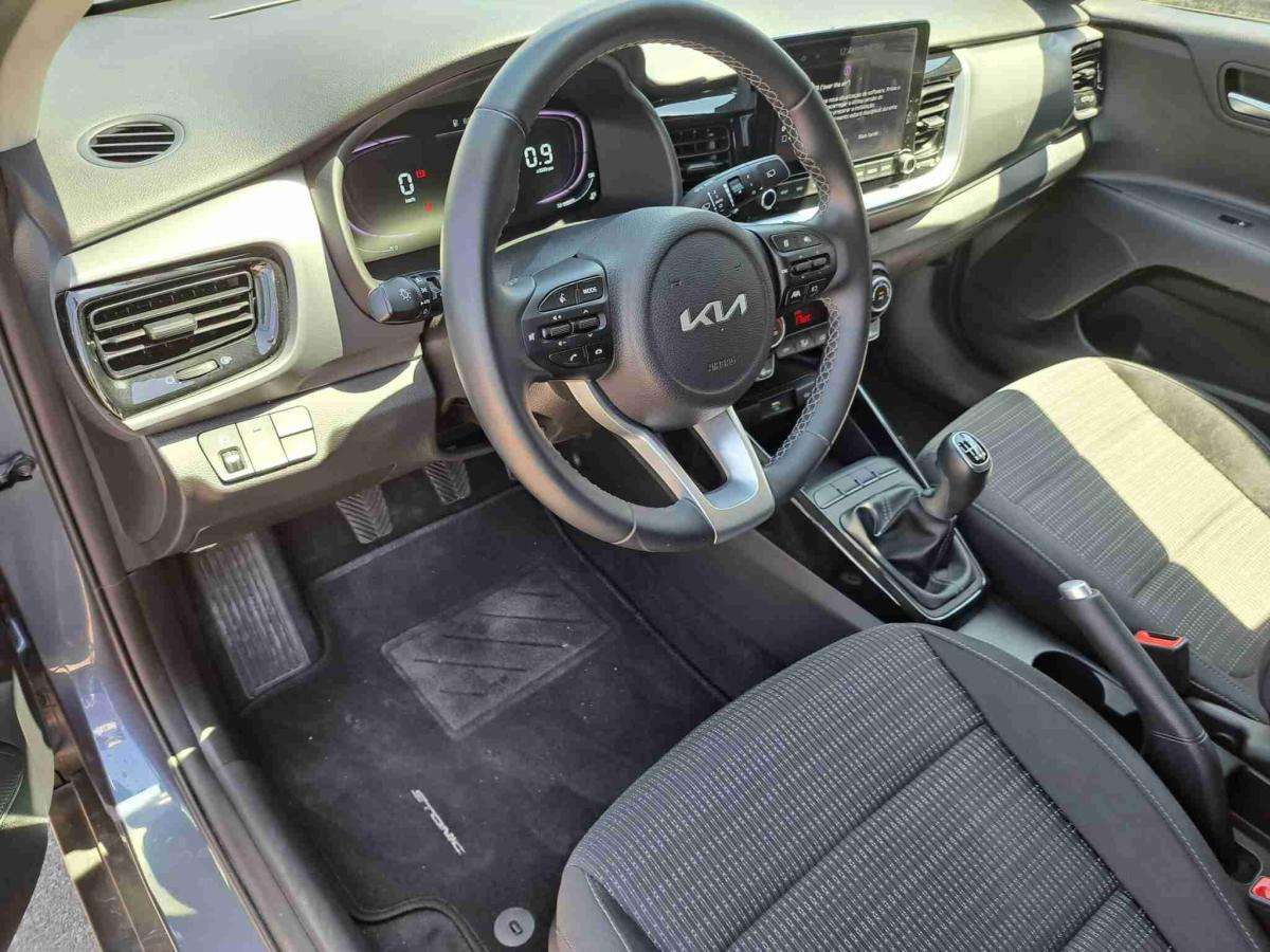 kia-stonic-2025-gasolina-998cc