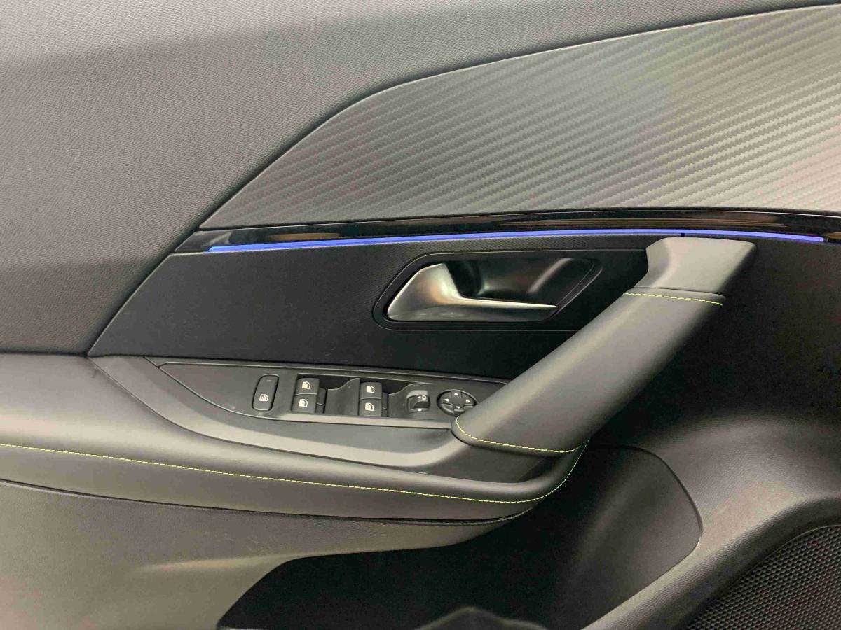 peugeot-e-2008-2025-eletrico-0cc