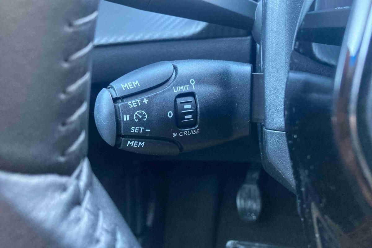 peugeot-208-2025-gasolina-1199cc