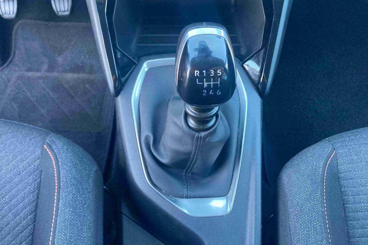 peugeot-208-2025-gasolina-1199cc