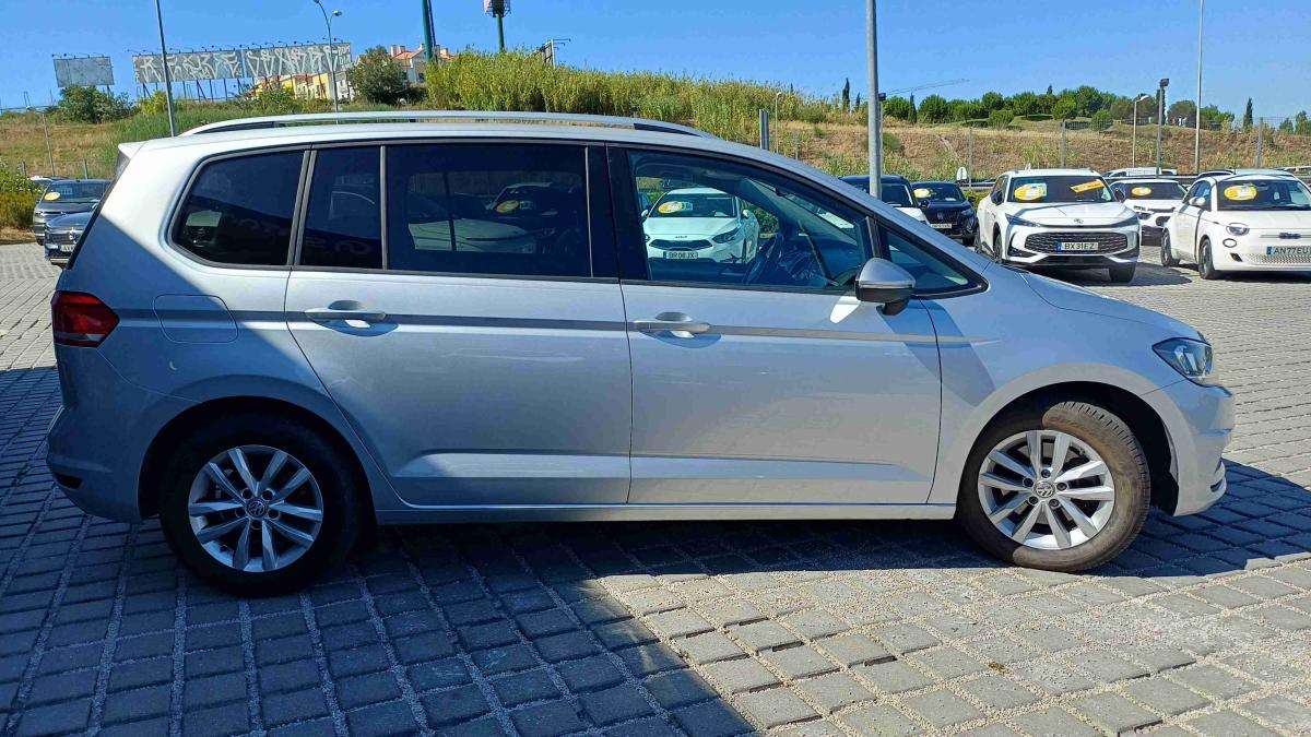 volkswagen-touran-2018-diesel-1598cc
