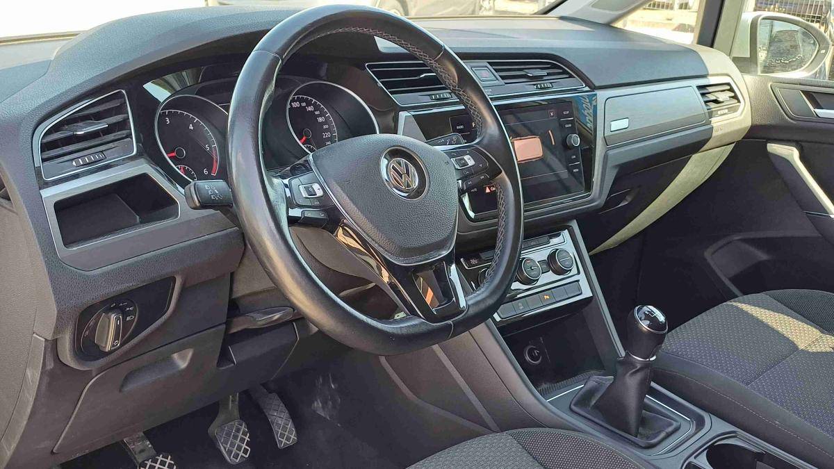 volkswagen-touran-2018-diesel-1598cc