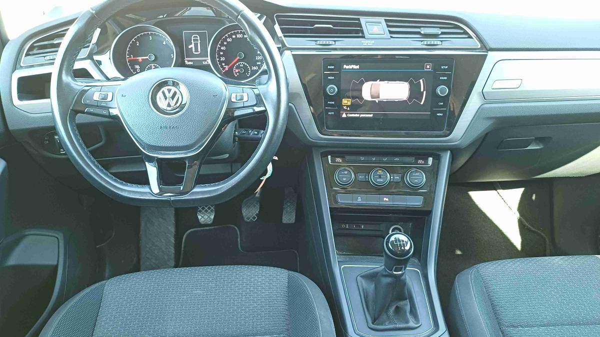 volkswagen-touran-2018-diesel-1598cc