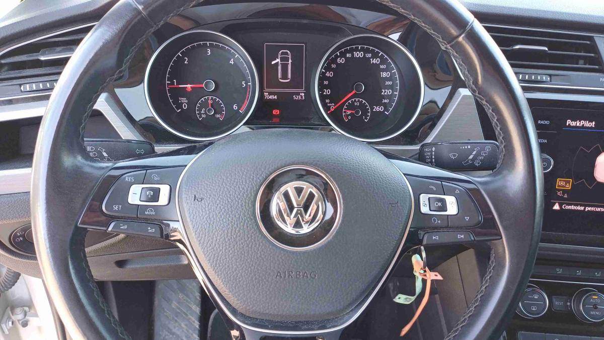 volkswagen-touran-2018-diesel-1598cc