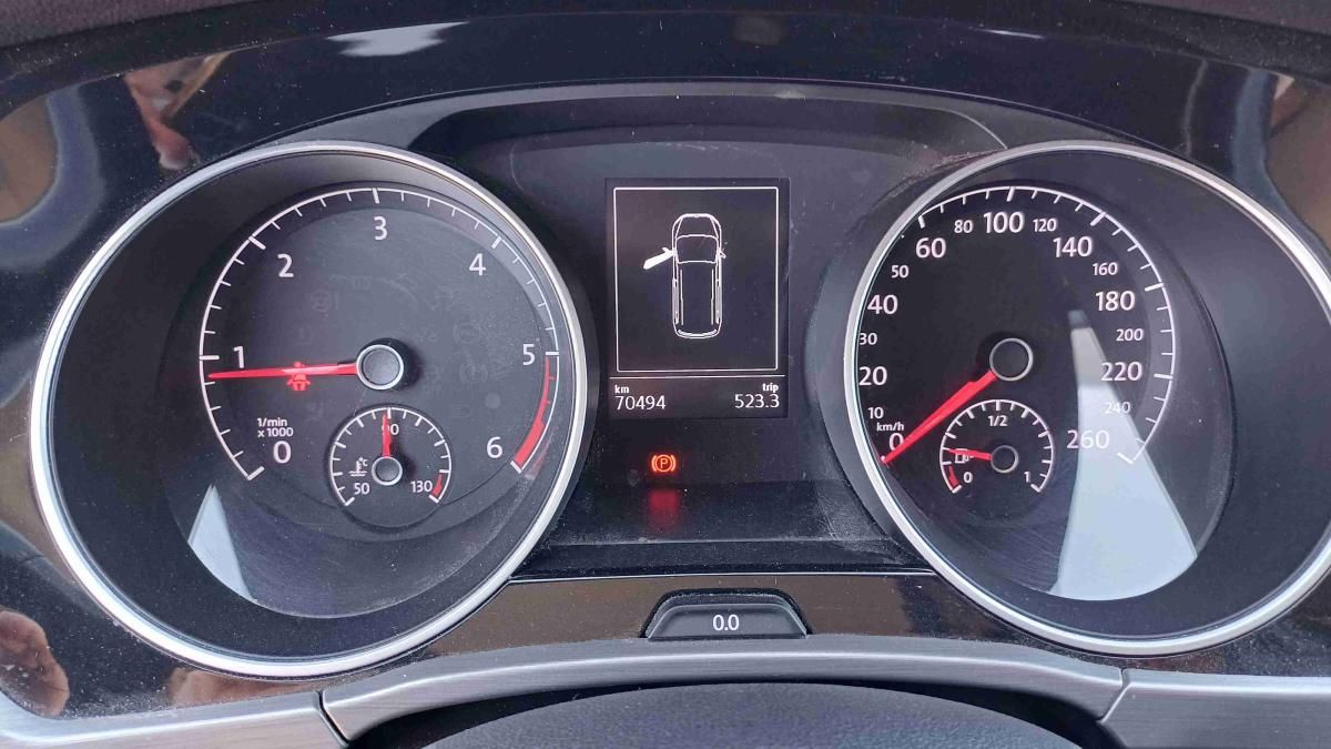 volkswagen-touran-2018-diesel-1598cc