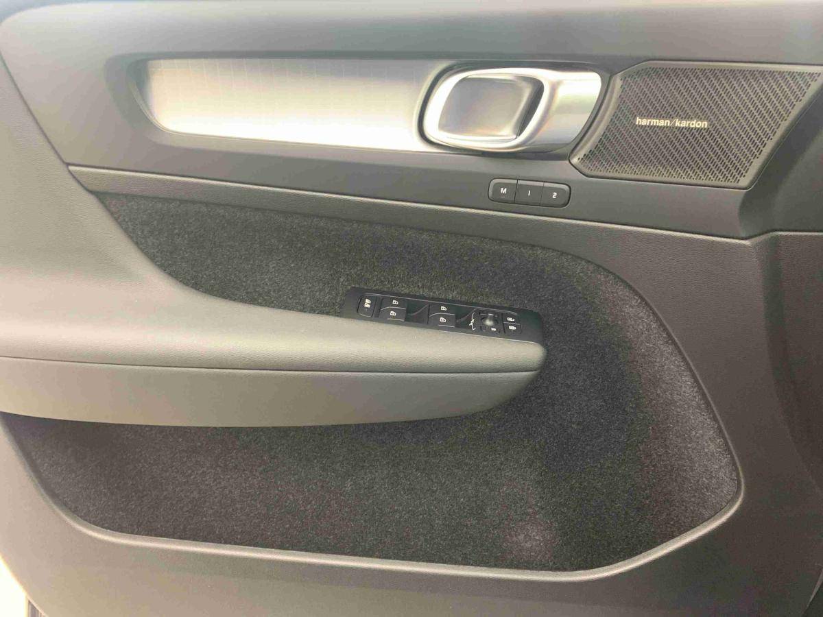 volvo-xc40-2025-gasolina-1969cc