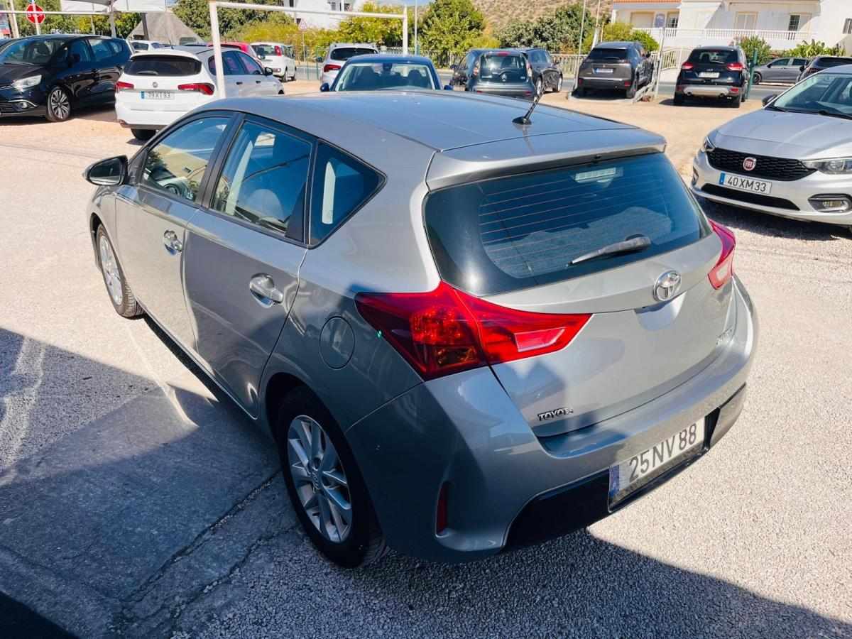 toyota-auris-2013-gasolina-1329cc