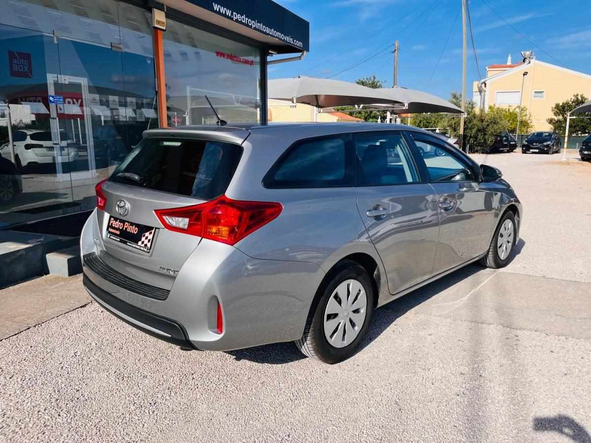 toyota-auris-touring-sports-2015-diesel-1364cc