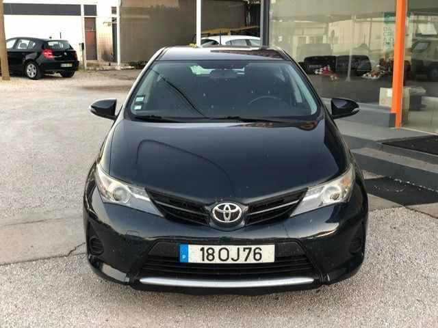 toyota-auris-touring-sports-2014-diesel-1400cc