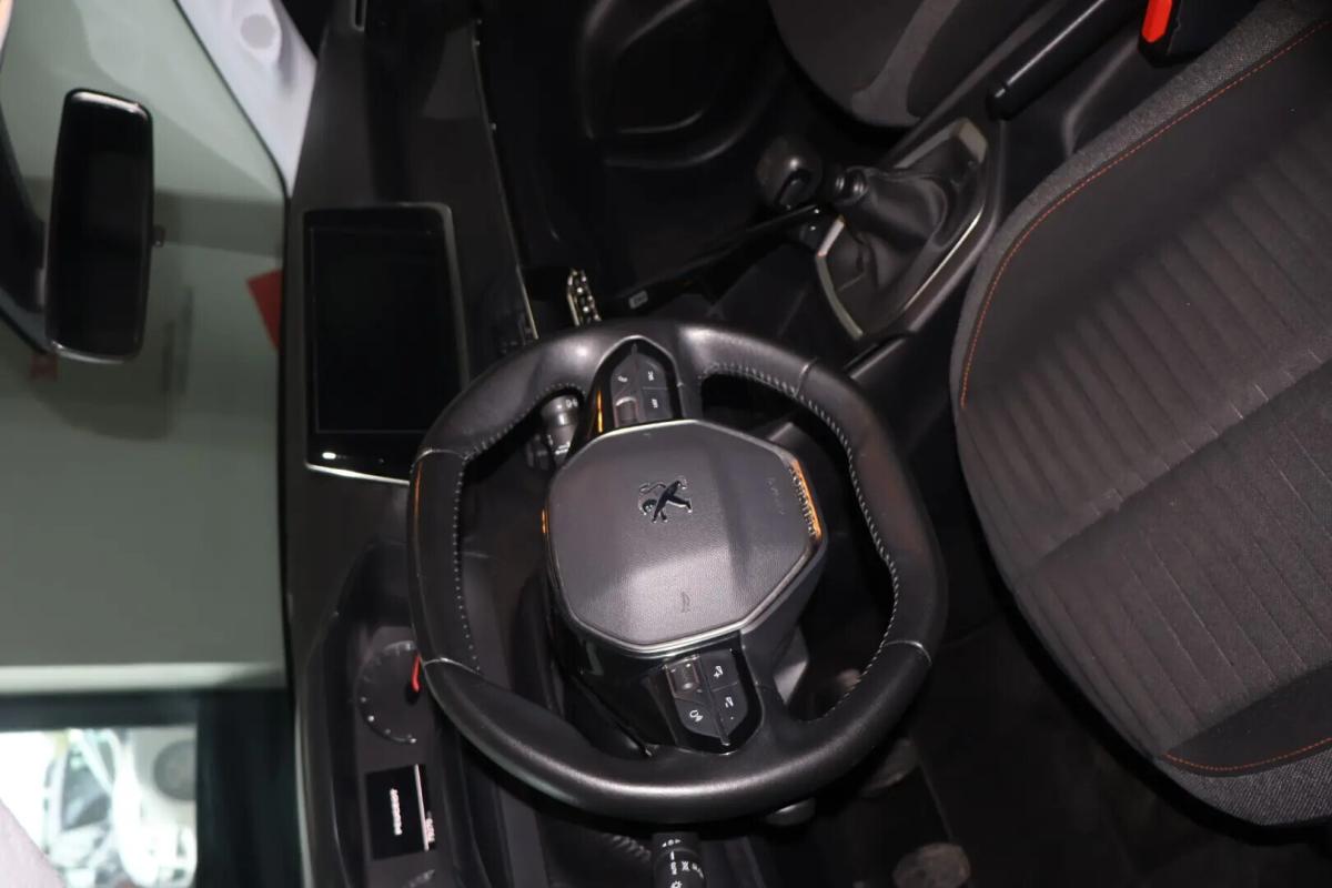 peugeot-208-2021-gasolina-1199cc