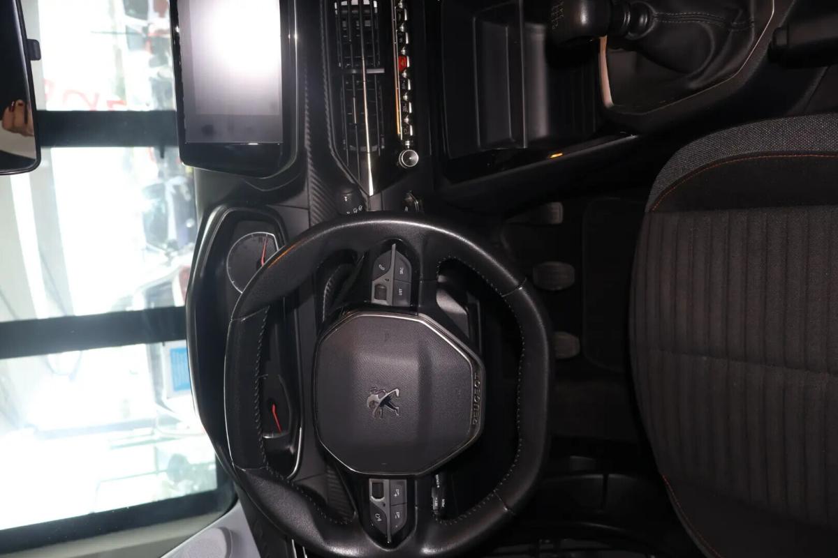 peugeot-208-2021-gasolina-1199cc