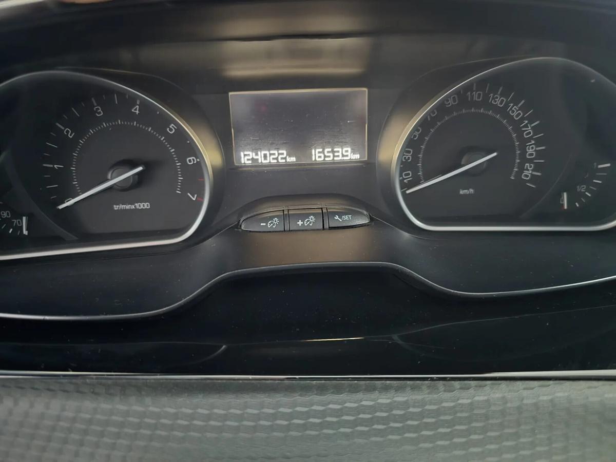 peugeot-208-2018-gasolina-1199cc