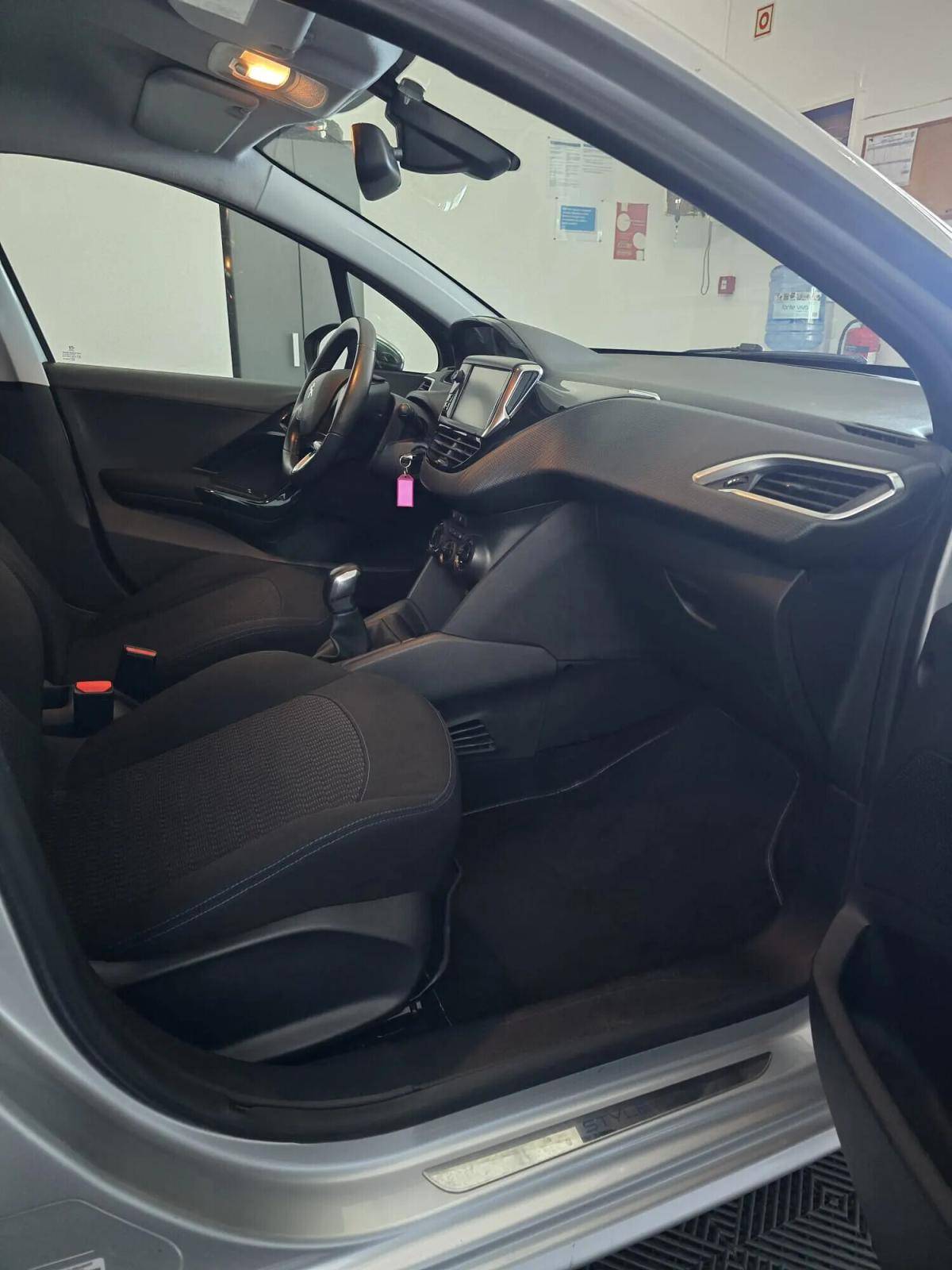 peugeot-208-2018-gasolina-1199cc