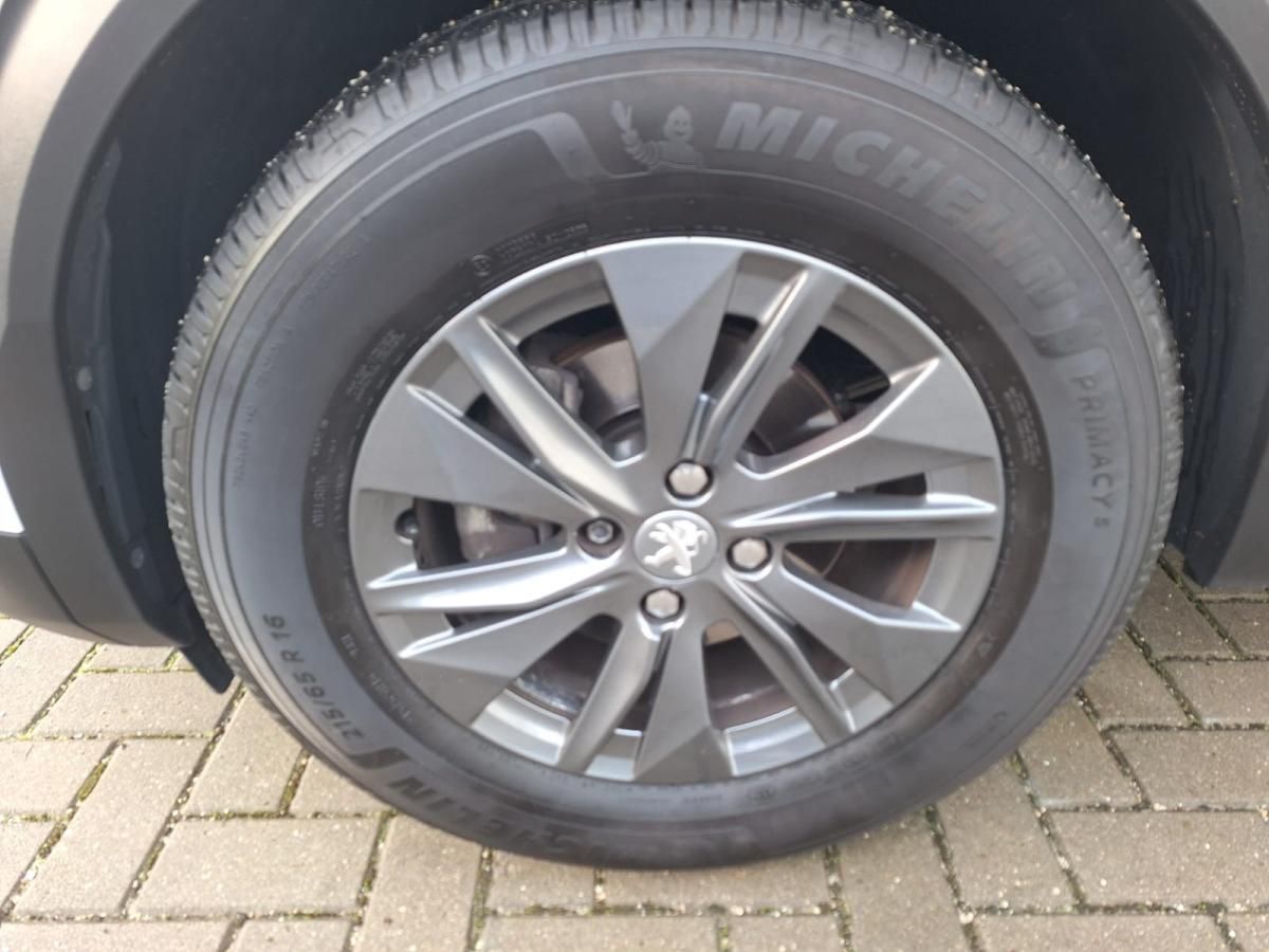 peugeot-2008-2022-diesel-1499cc