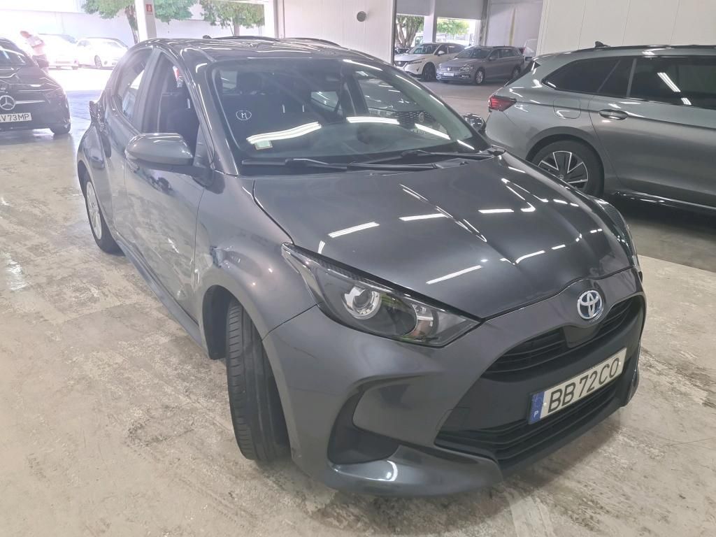 toyota-yaris-2023-hibrido-a-gasolina-1490cc