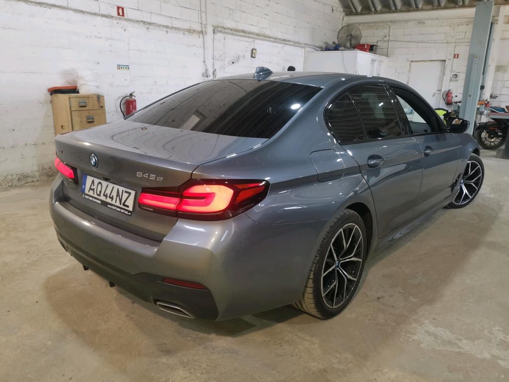 bmw-serie-5-2022-hibrido-a-gasolina-2998cc
